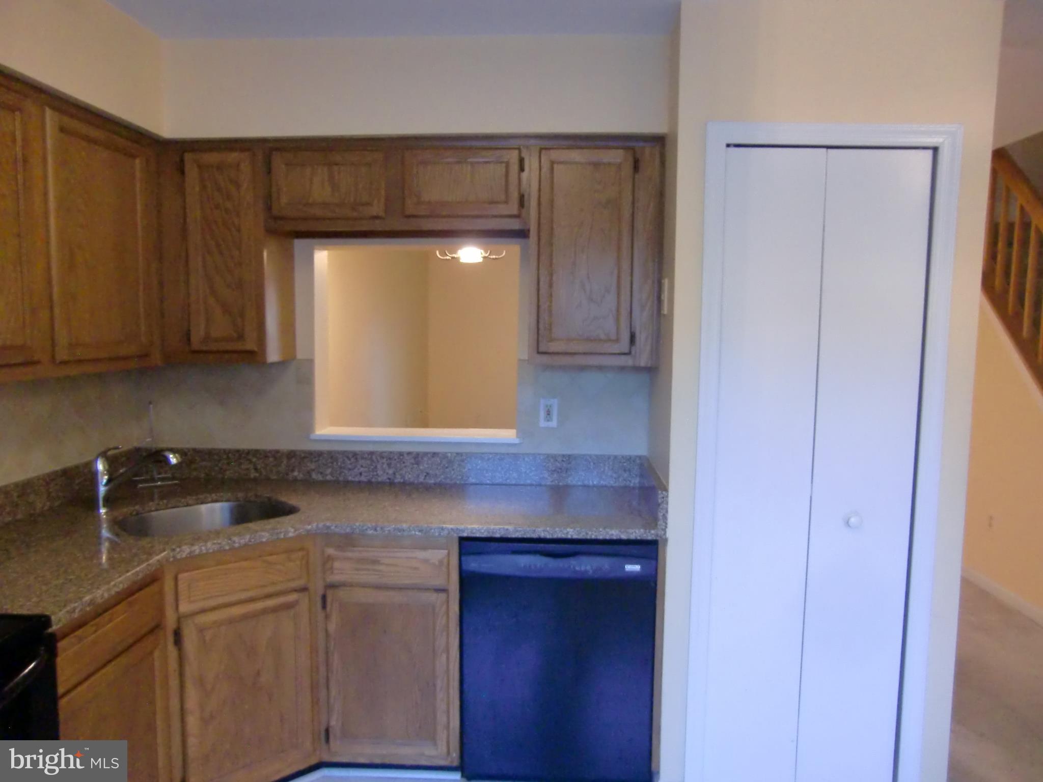 9545 Clocktower Lane Columbia, MD 21046 - Photo 4 of 25 pantry to right