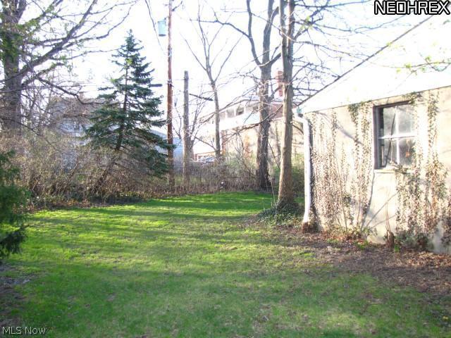 983 Oxford Road Cleveland Heights, OH 44121 - Photo 20 of 23 Backyard