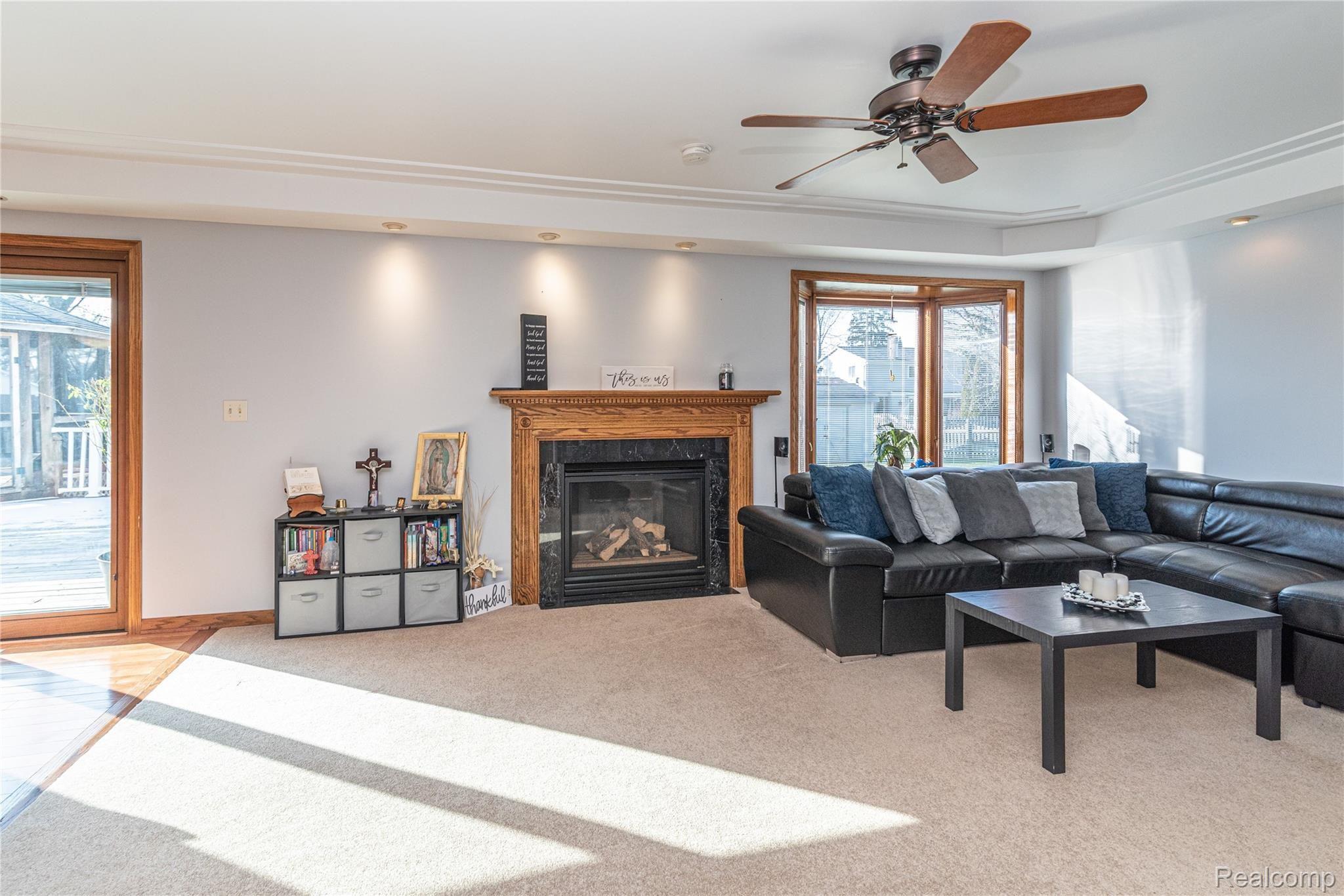 22647 Deerfield Road Novi, MI 48375 - Photo 10 of 51 Family Room - Wood Trimmed Bay Window