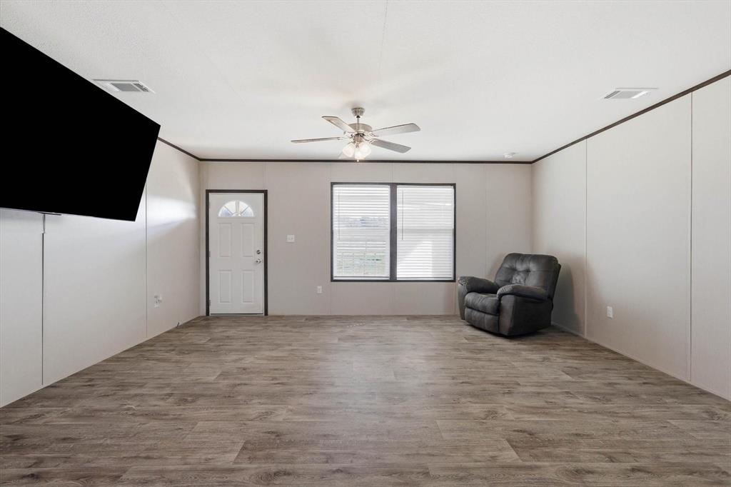 7553 Hutcheson Hill Road Springtown, TX 76082 - Photo 11 of 40 Living room