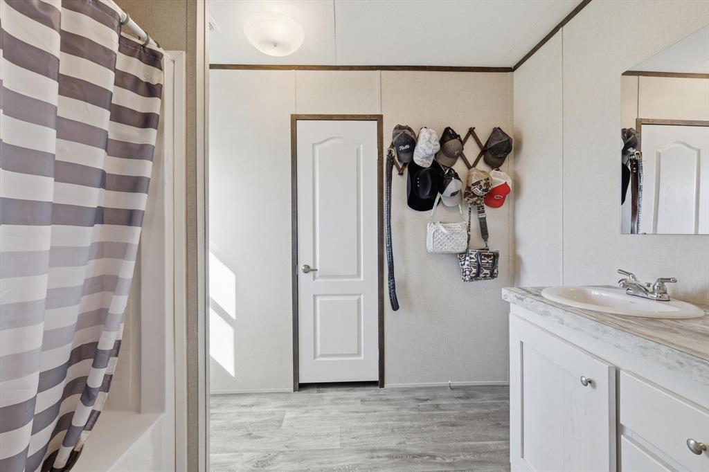 7553 Hutcheson Hill Road Springtown, TX 76082 - Photo 23 of 40 Primary bath