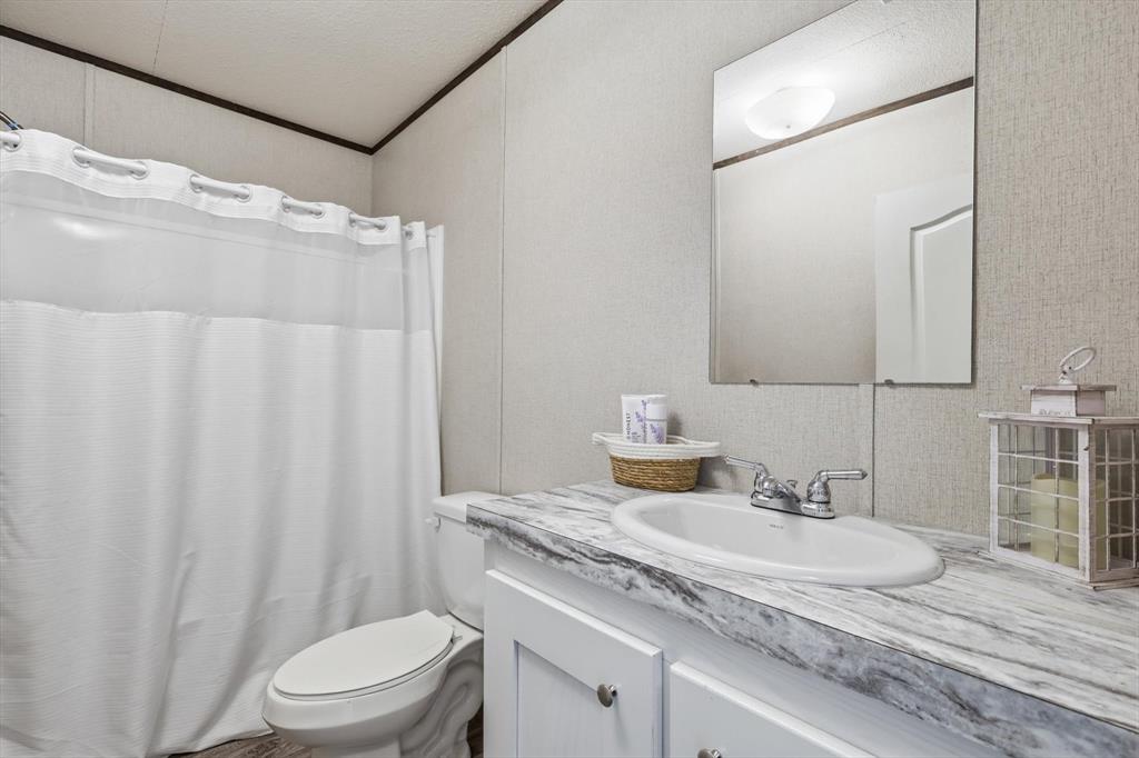 7553 Hutcheson Hill Road Springtown, TX 76082 - Photo 28 of 40 secondary bath