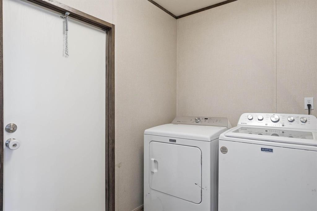 7553 Hutcheson Hill Road Springtown, TX 76082 - Photo 32 of 40 utility room