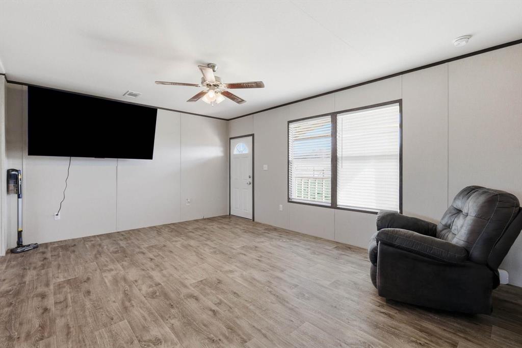 7553 Hutcheson Hill Road Springtown, TX 76082 - Photo 10 of 40 living room