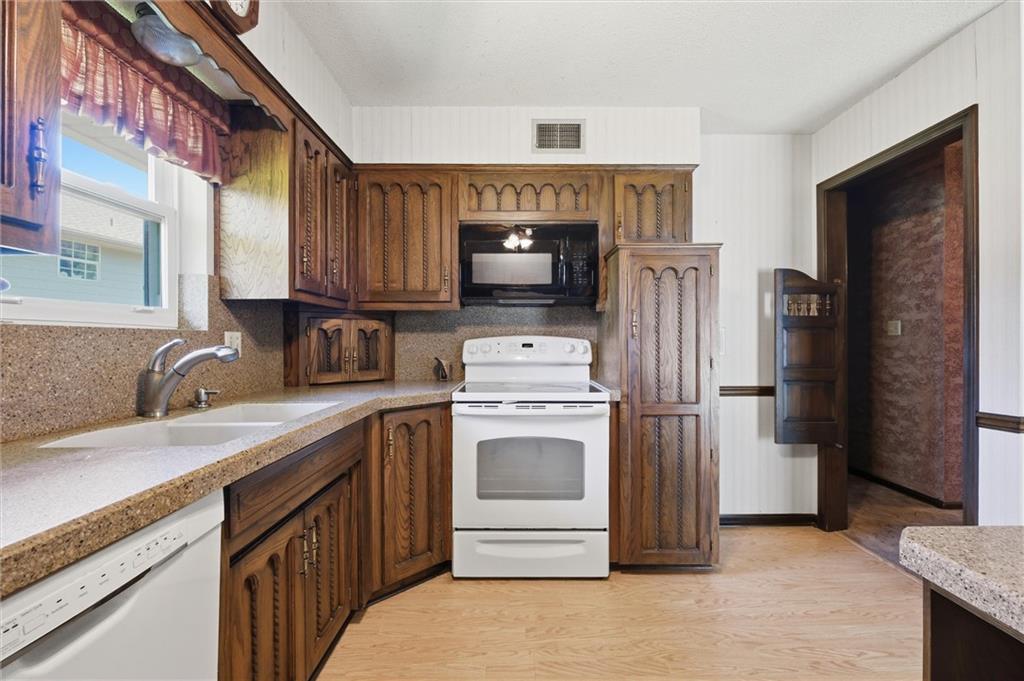3300 South Phelps Road Independence, MO 64055 - Photo 11 of 31
