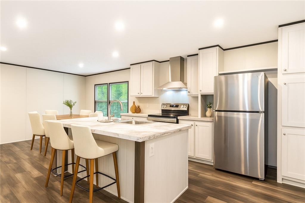152 Wendy Hill Road Ellijay, GA 30536 - Photo 5 of 42 a kitchen with refrigerator a table and chairs