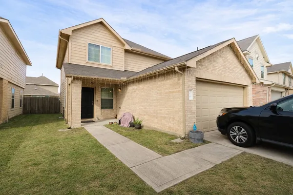 a view of a house with a yard
