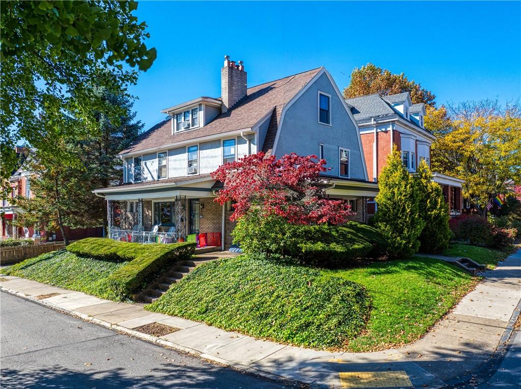 The Jackson/Collins duplex sits on the corner of Jackson & Collins Streets in Highland Park.