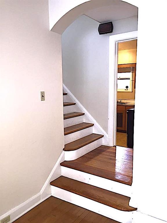 853 Collins Street Pittsburgh, PA 15206 - Photo 14 of 31 a view of entryway