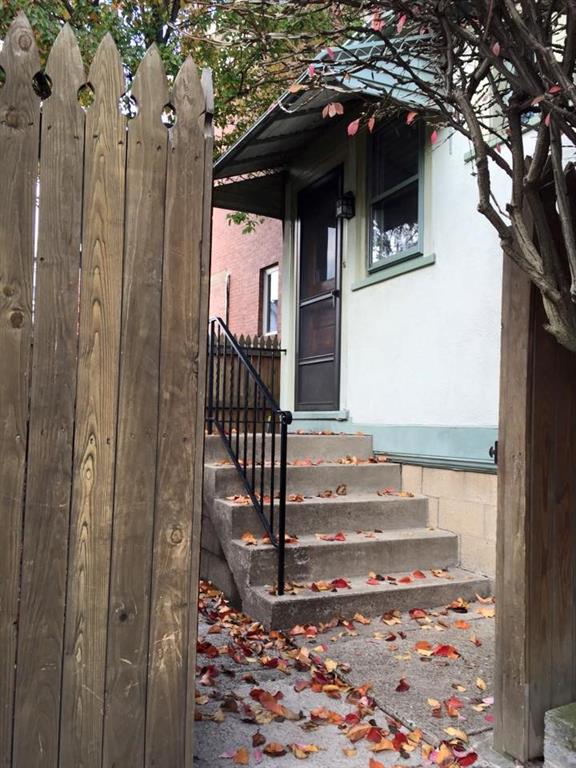 853 Collins Street Pittsburgh, PA 15206 - Photo 23 of 31 a view of entryway