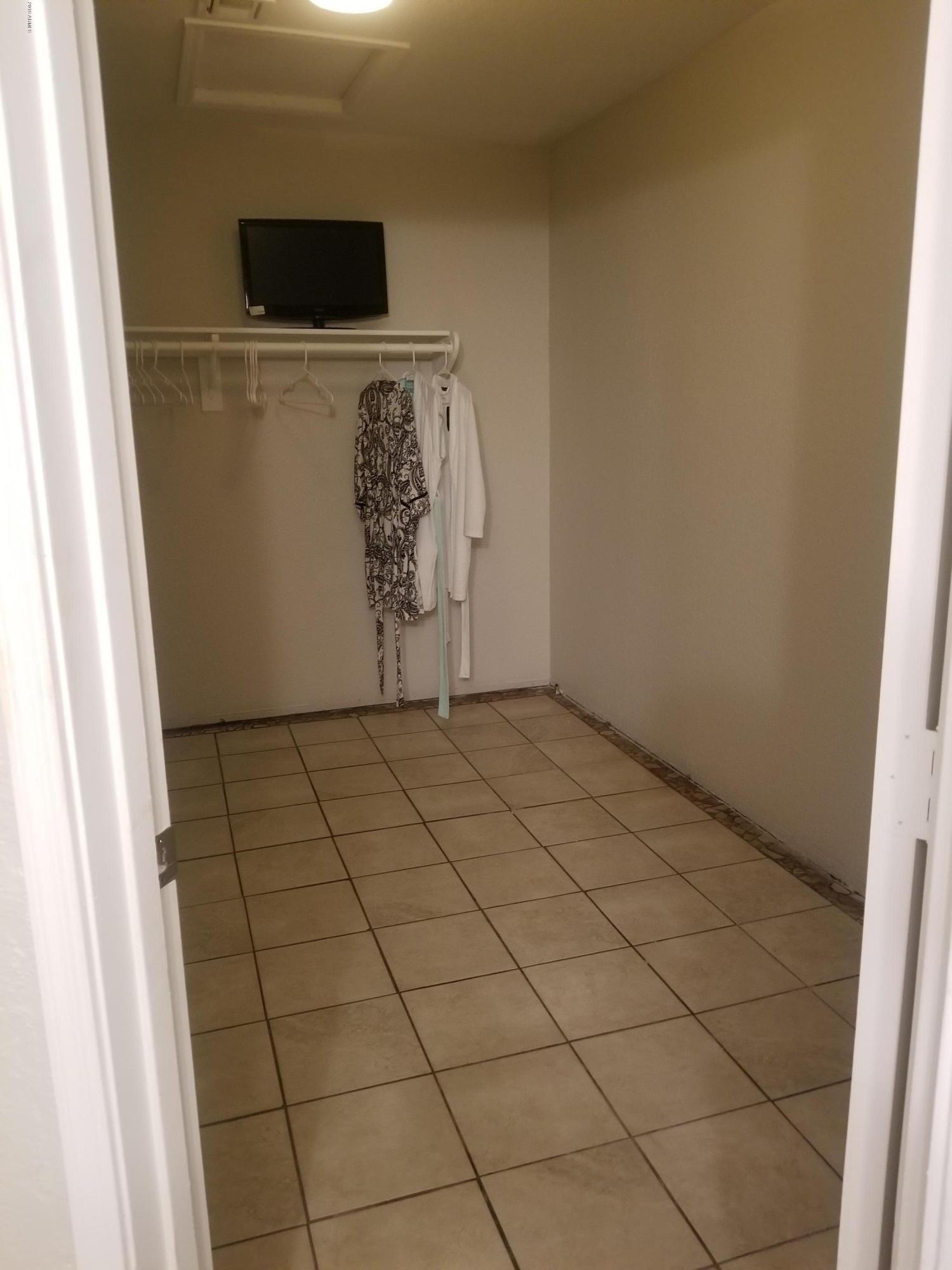 8771 West Ocotillo Road Glendale, AZ 85305 - Photo 14 of 24 20181007_172308