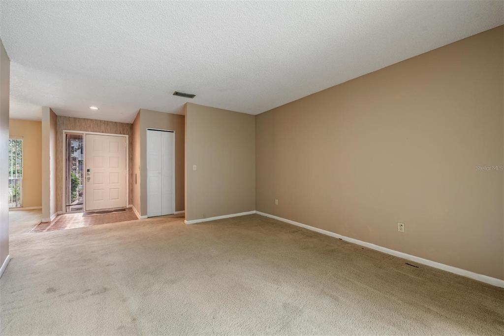 3916 Casaba Loop Valrico, FL 33596 - Photo 7 of 38