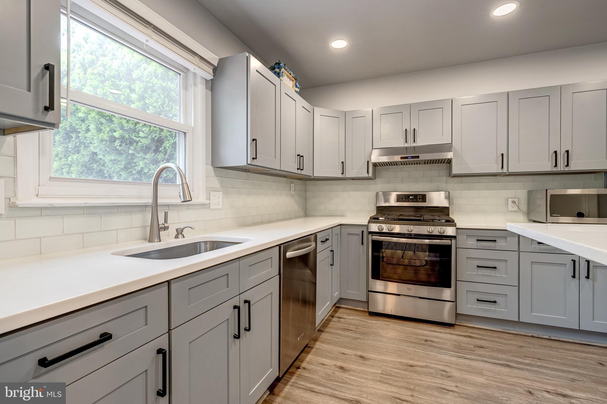 4159 Novar Drive Chantilly, VA 20151 - Photo 6 of 32