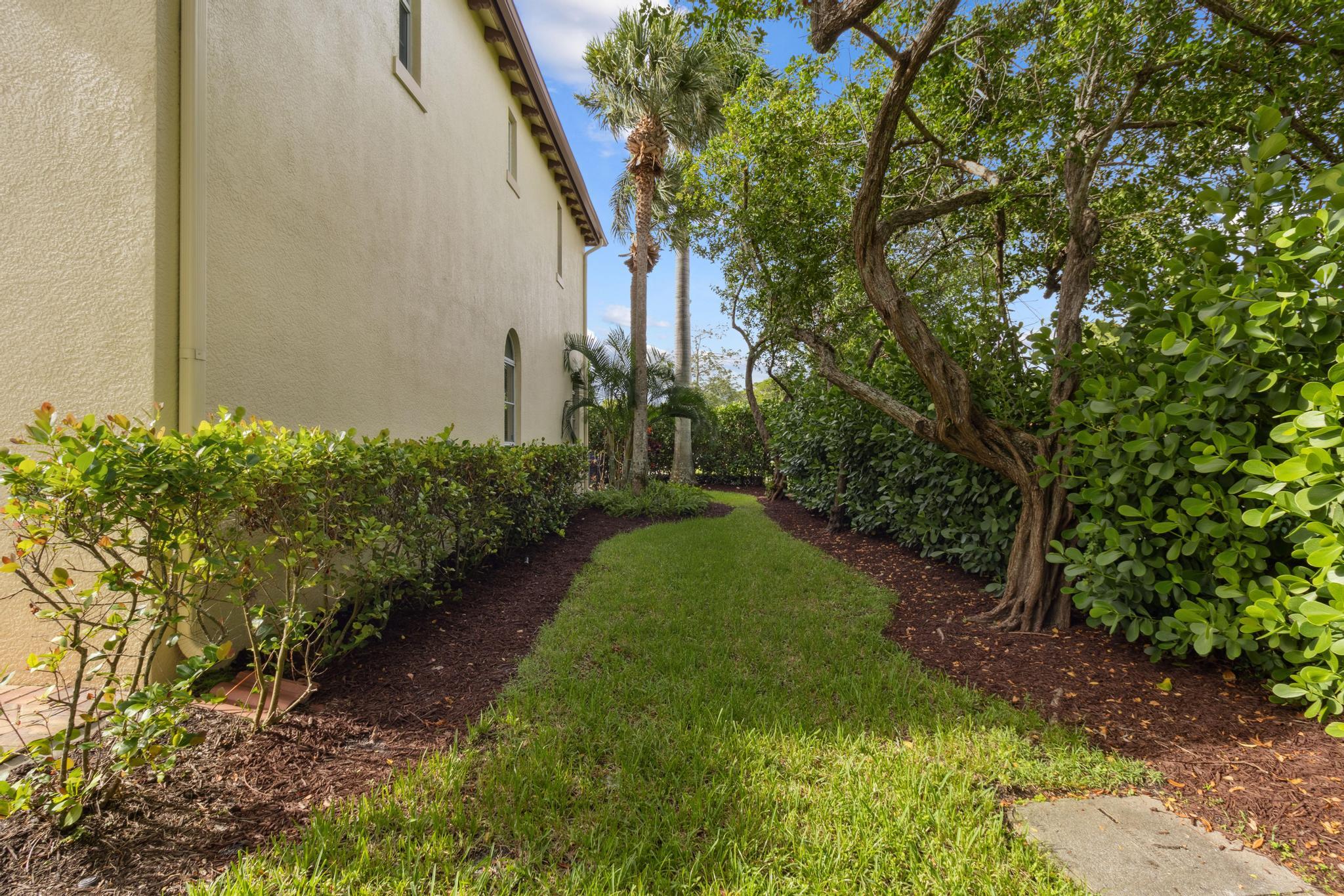 110 Via Floresta Drive Boca Raton, FL 33487 - Photo 36 of 46 IMG_0017