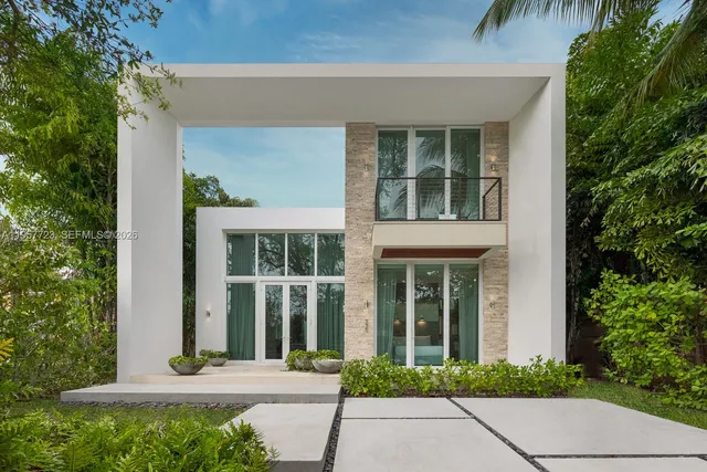 $3,990,000 | 335 West 46th Street, Miami Beach, FL 33140