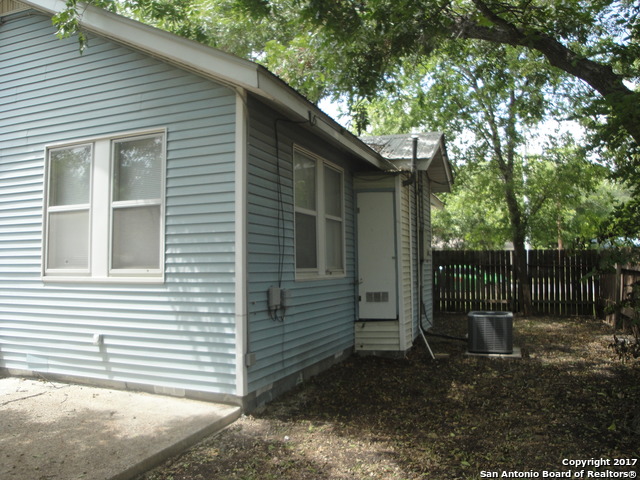 615 East Elm Street Seguin, TX 78155 - Photo 16 of 23 a backyard of a house with lots of green space