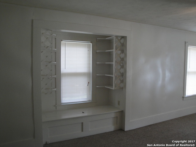 615 East Elm Street Seguin, TX 78155 - Photo 6 of 23 a bathroom with a bathtub and shower