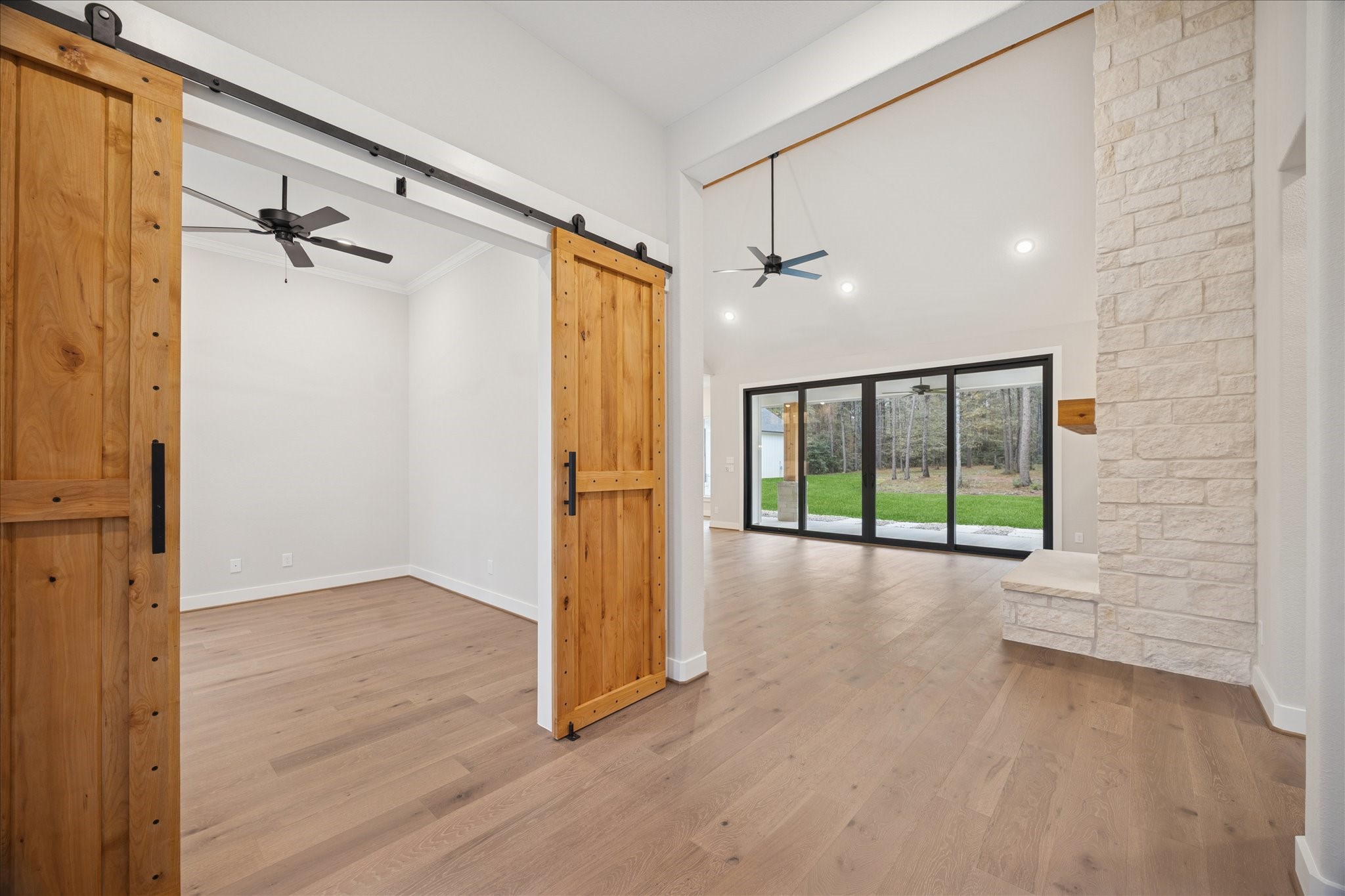 688 Lonestar Road Huntsville, TX 77340 - Photo 5 of 38