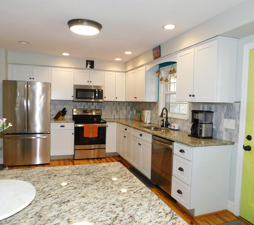 2007 Darlington Road Southwest Roanoke, VA 24018 - Photo 13 of 52 Kitchen