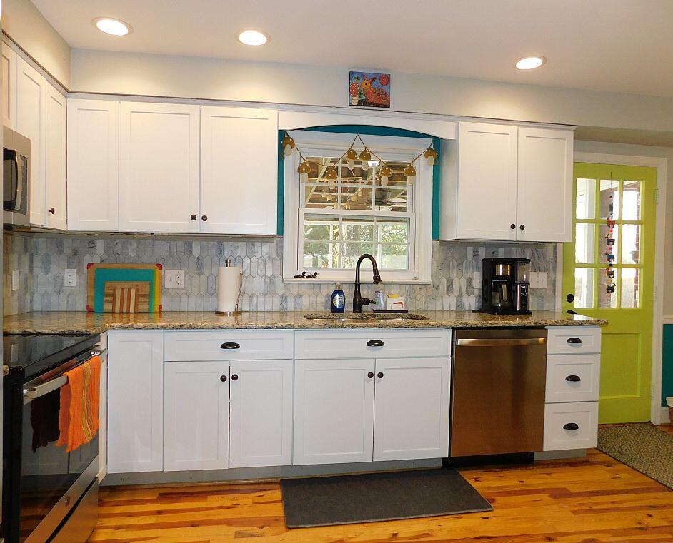 2007 Darlington Road Southwest Roanoke, VA 24018 - Photo 15 of 52 Kitchen