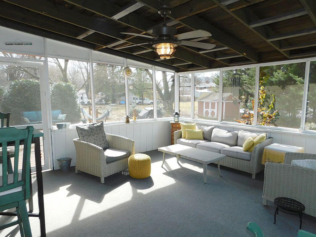 2007 Darlington Road Southwest Roanoke, VA 24018 - Photo 18 of 52 SunPorch