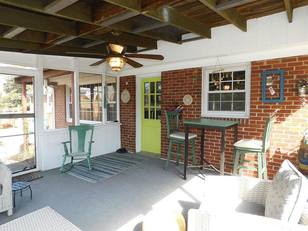 2007 Darlington Road Southwest Roanoke, VA 24018 - Photo 19 of 52 SunPorch