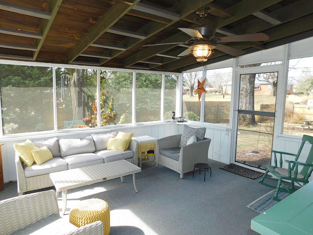 2007 Darlington Road Southwest Roanoke, VA 24018 - Photo 20 of 52 SunPorch
