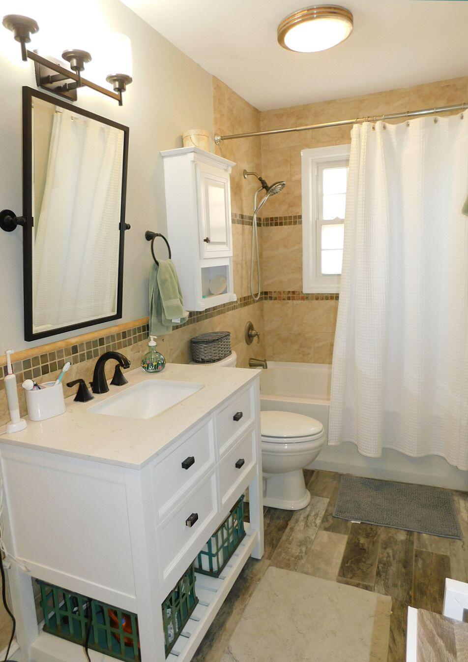 2007 Darlington Road Southwest Roanoke, VA 24018 - Photo 28 of 52 Primary Bathroom