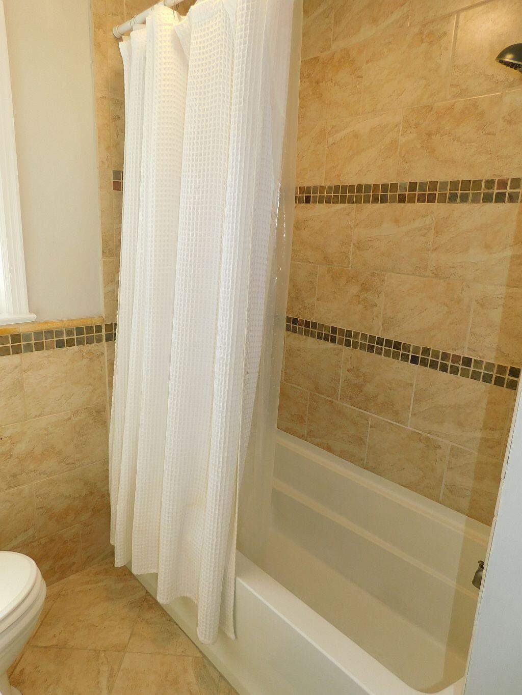 2007 Darlington Road Southwest Roanoke, VA 24018 - Photo 34 of 52 Hall Bathtub