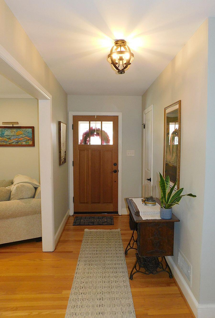 2007 Darlington Road Southwest Roanoke, VA 24018 - Photo 8 of 52 Foyer