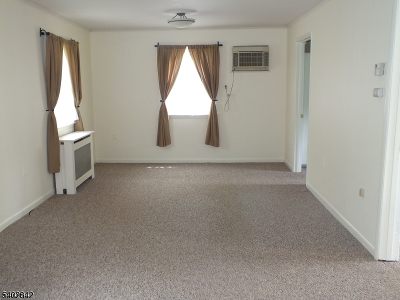 29 Ideal Street Gillette, NJ 07933 - Photo 6 of 25 an empty room with windows