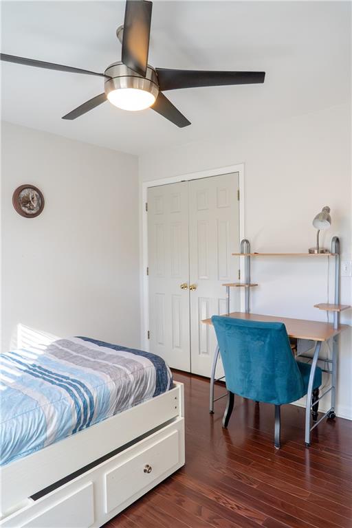 1004 Cavesson Terrace Lawrenceville, GA 30045 - Photo 22 of 48 a living room with a bed and a table