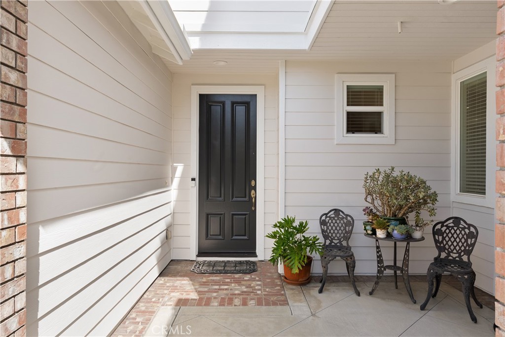 2472 Highwood Road Orange, CA 92867 - Photo 36 of 36 Front Courtyard