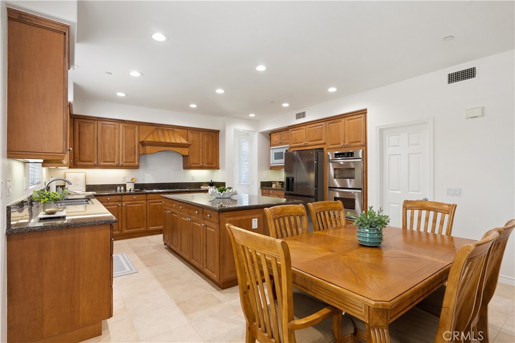 2472 Highwood Road Orange, CA 92867 - Photo 4 of 36 Kitchen