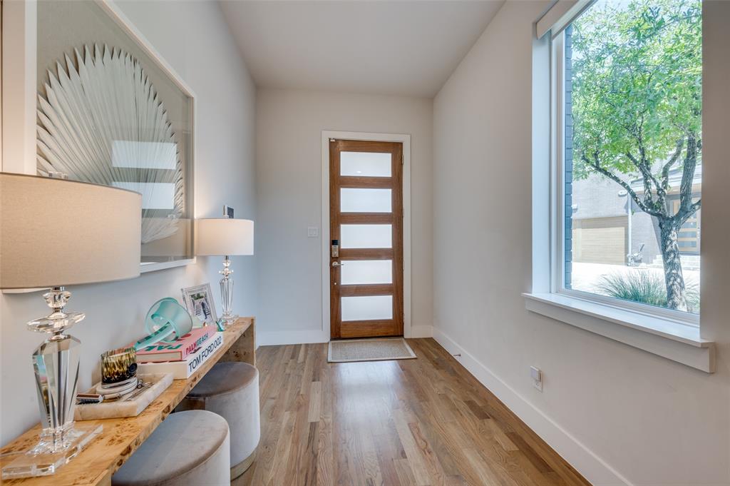 9142 Prado Lane Dallas, TX 75220 - Photo 2 of 21 a room with furniture and a window
