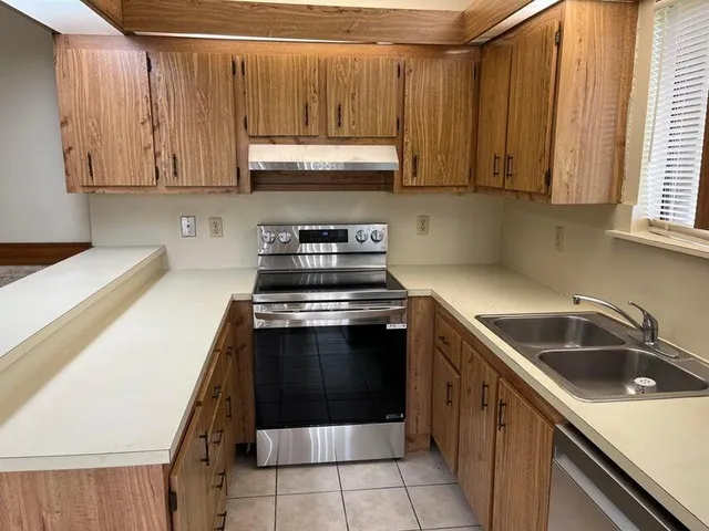 $2,200 | 4803 Waterview Circle, Palm Springs, FL 33461