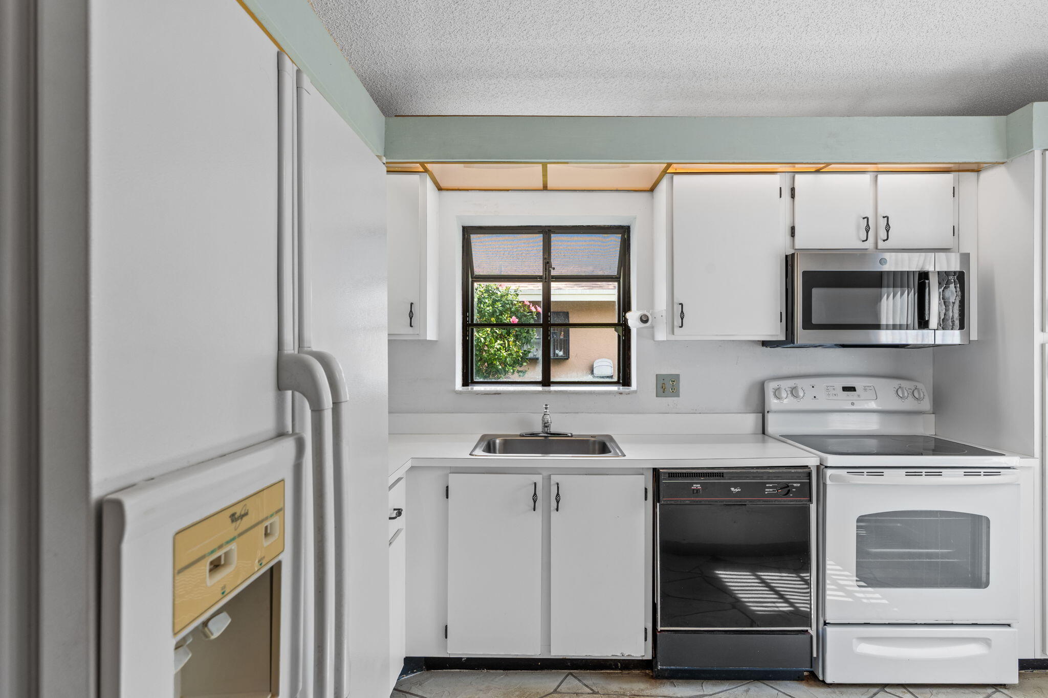 8101 Sweetbriar Way, Unit B Boca Raton, FL 33496 - Photo 7 of 22 11-web-or-mls-DSC09433