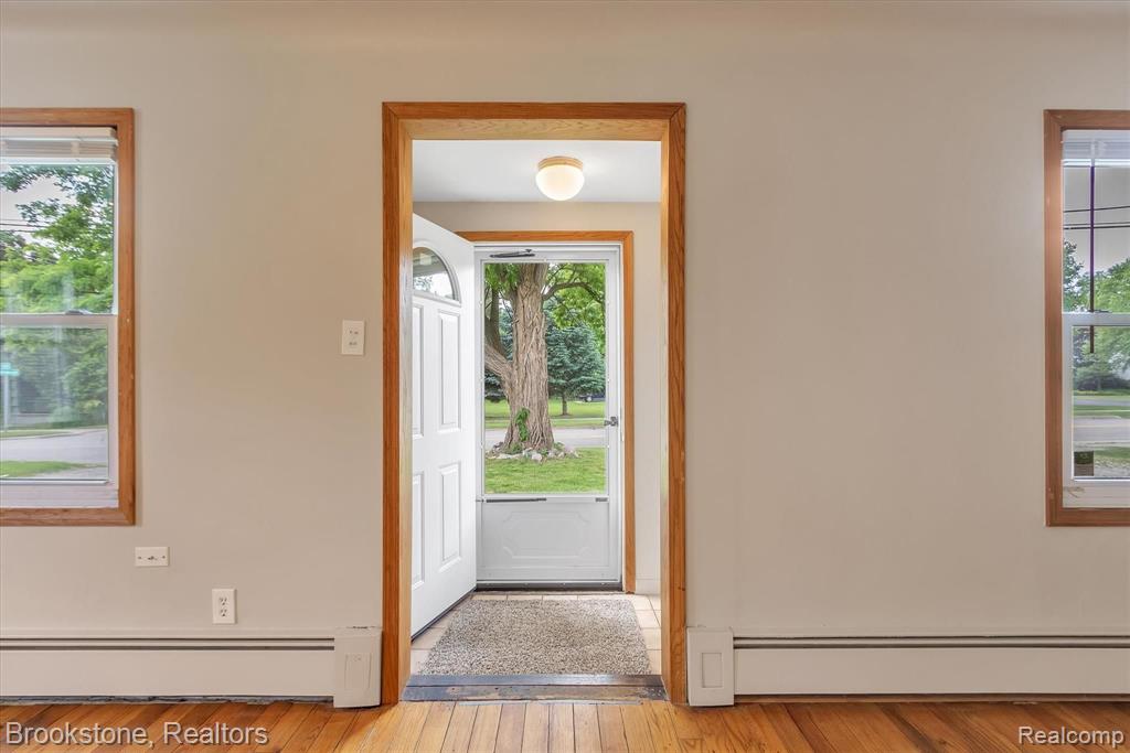 21038 Gill Road Farmington Hills, MI 48335 - Photo 4 of 25