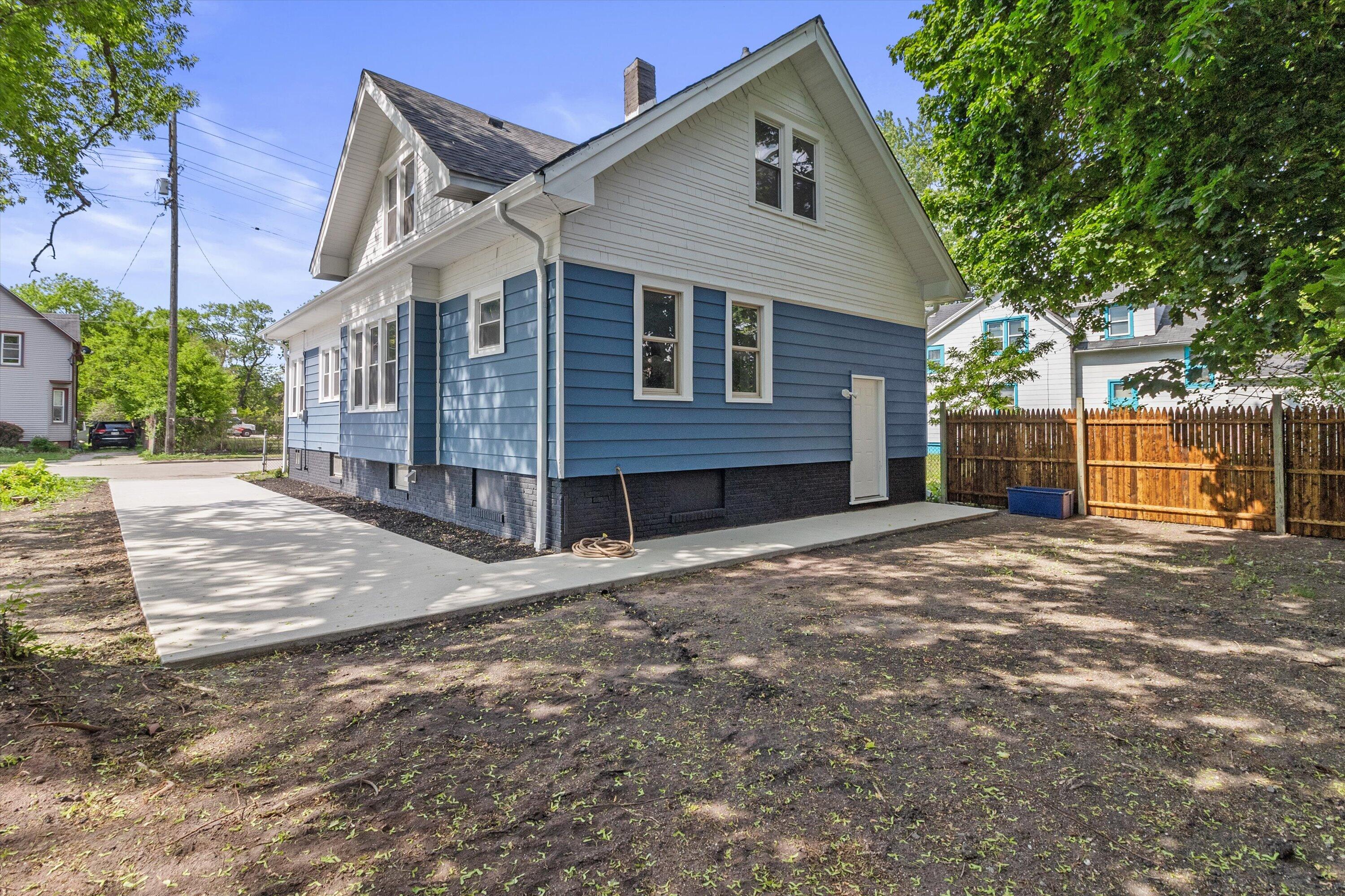 1342 St Patrick Street Racine, WI 53404 - Photo 10 of 40 05-IMG_3507