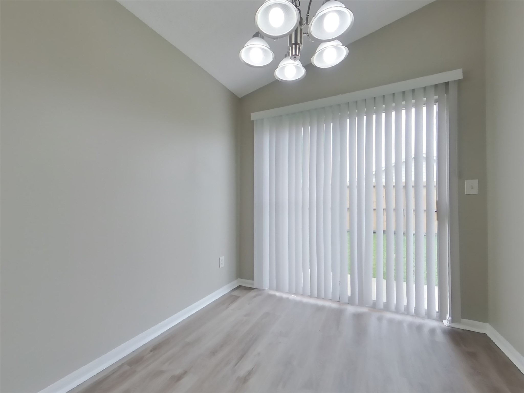 3135 Kelling Street Houston, TX 77045 - Photo 4 of 15