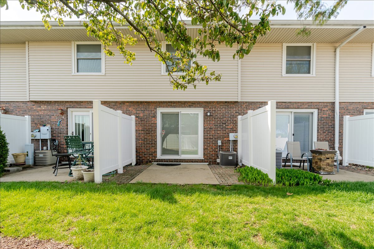 103 South Towanda Avenue, Unit 3 Normal, IL 61761 - Photo 14 of 17