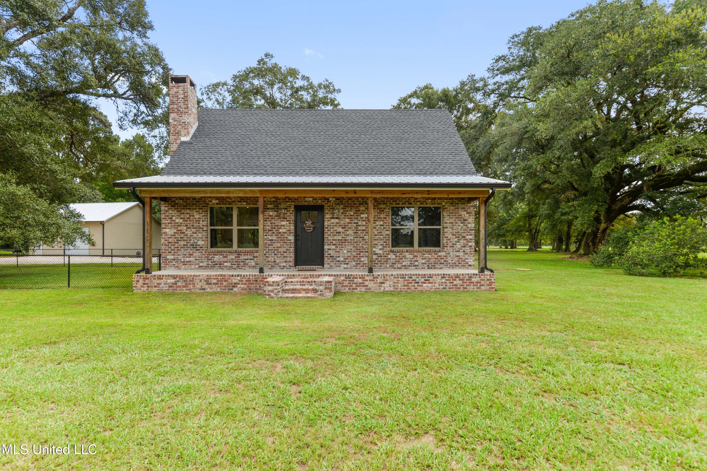 25905 Leetown Road Picayune, MS 39466 - Photo 3 of 36 001