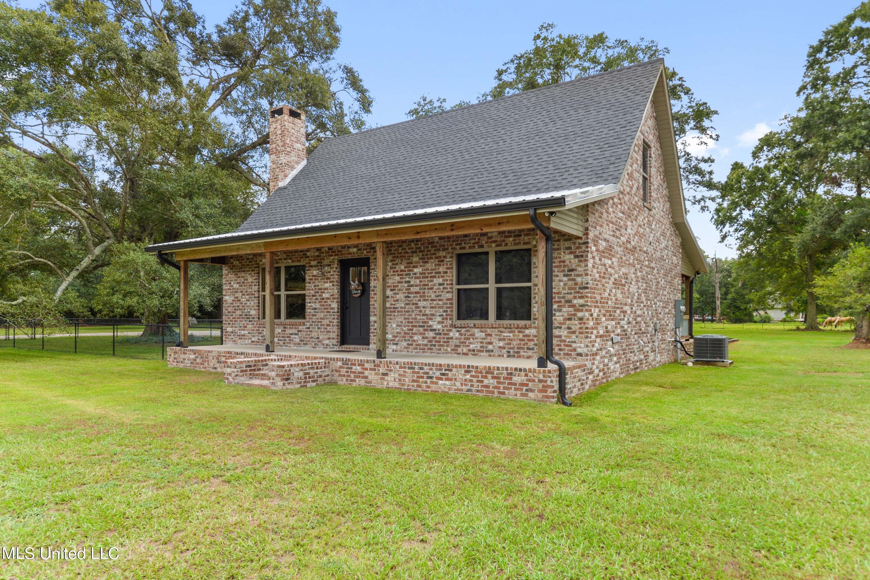25905 Leetown Road Picayune, MS 39466 - Photo 4 of 36 002