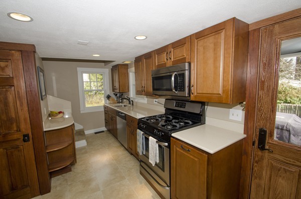 101 Albemarle Road Waltham, MA 02452 - Photo 7 of 24 Gallery Image 7