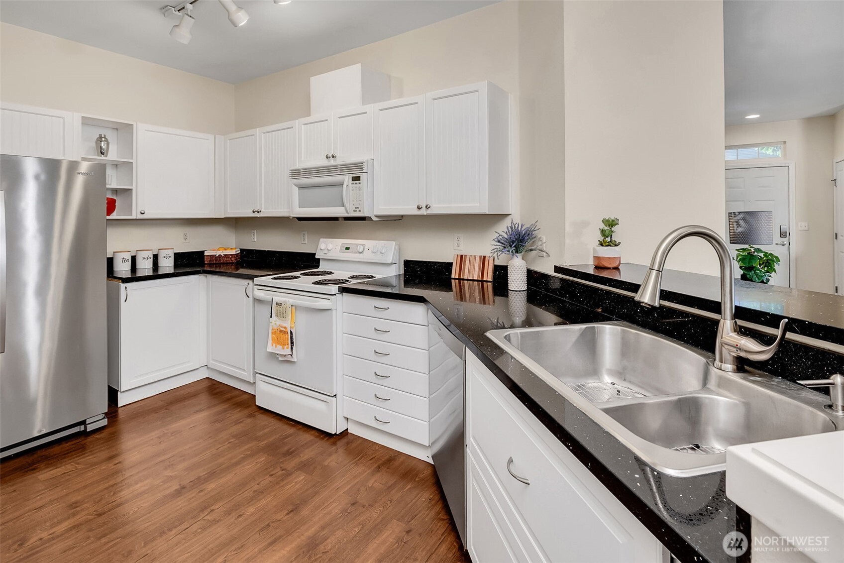 1500 South 18th Street, Unit H101 Renton, WA 98055 - Photo 12 of 37