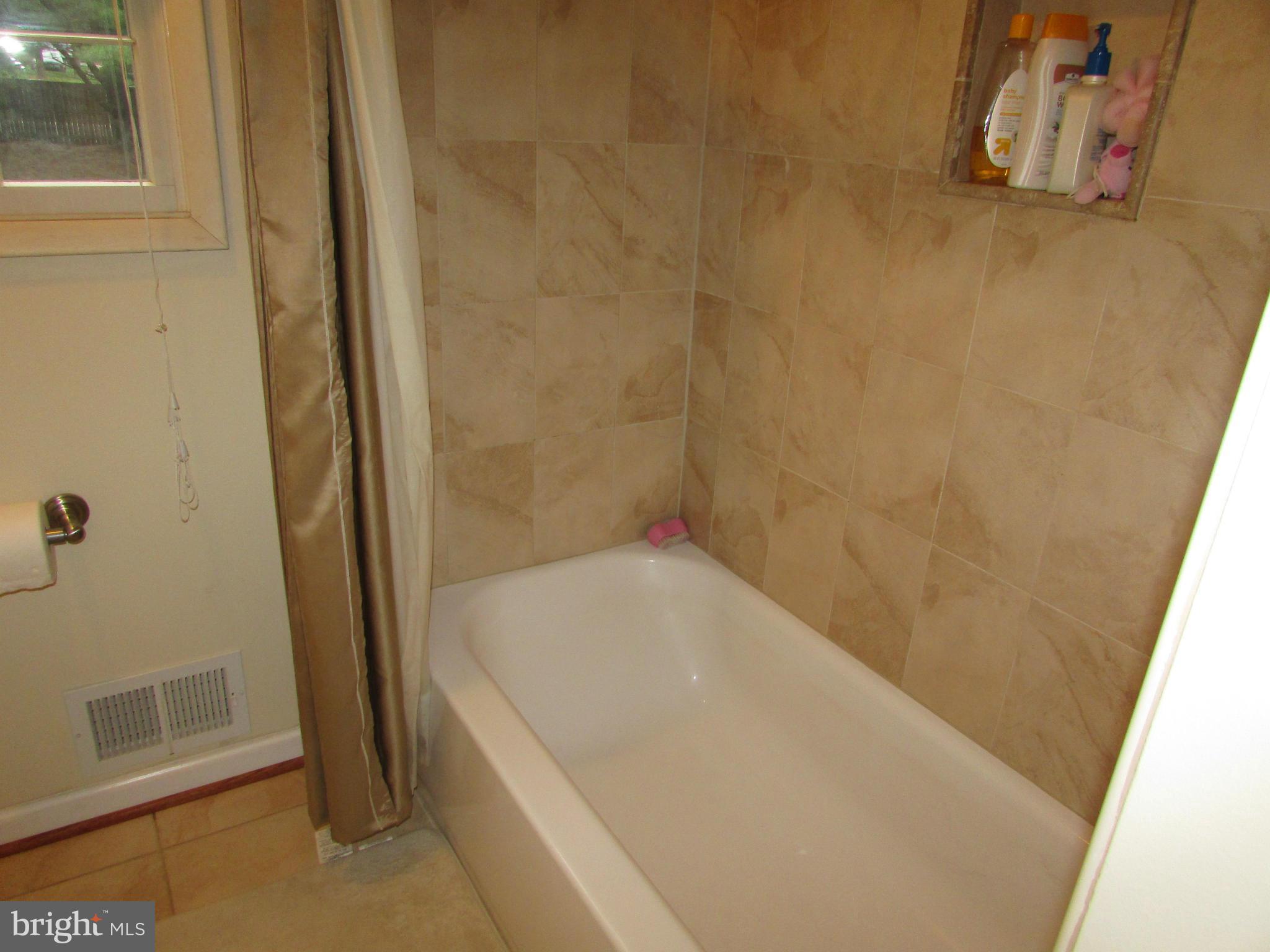 406 Rock Lodge Road Gaithersburg, MD 20877 - Photo 27 of 29 Bath