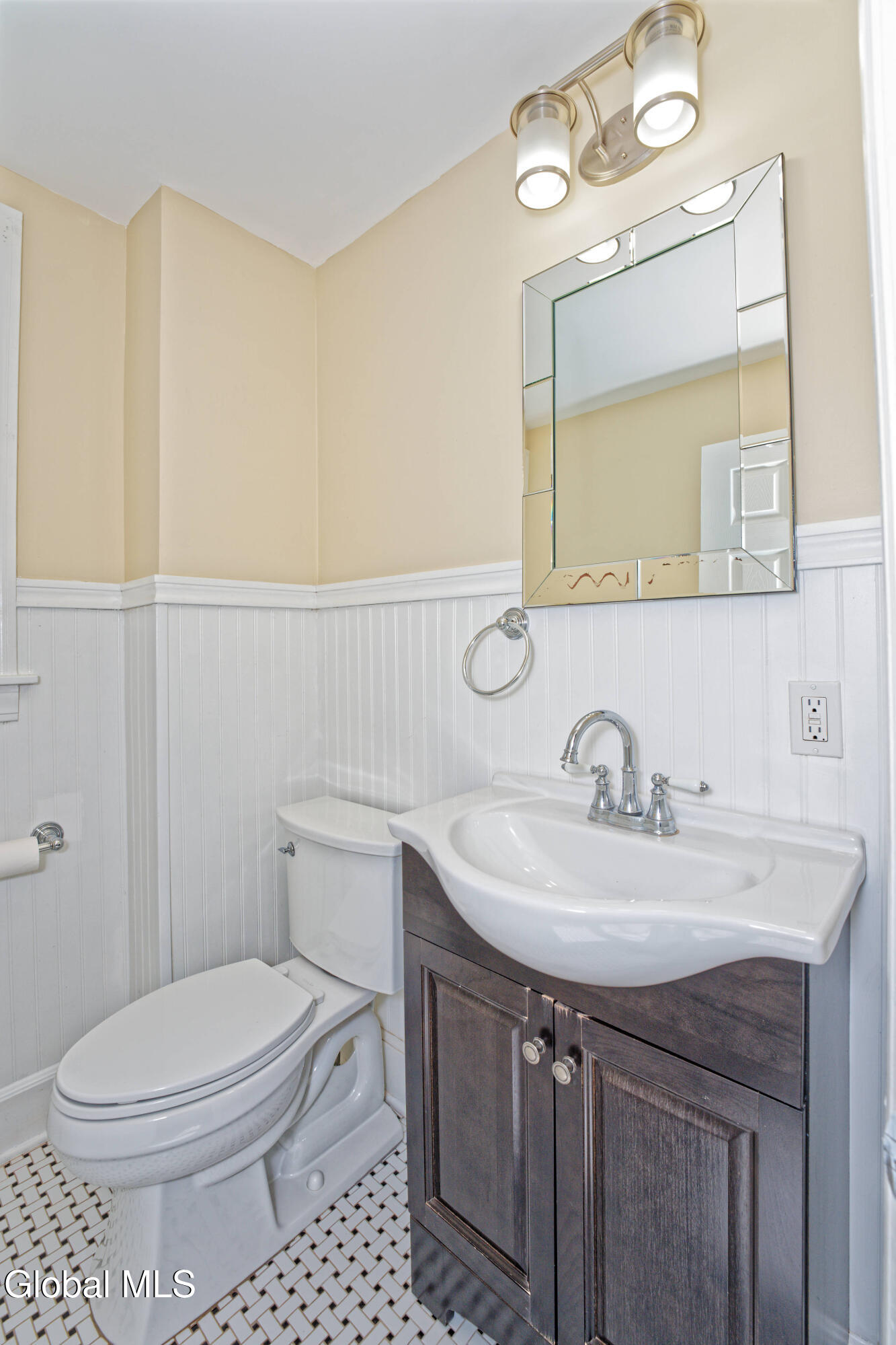 27 Miles Standish Road Rotterdam, NY 12306 - Photo 16 of 24 Bathroom 1