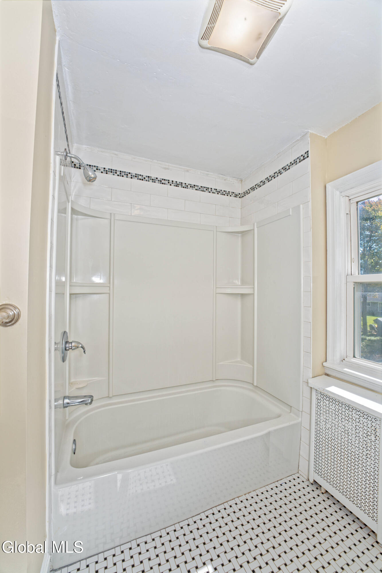 27 Miles Standish Road Rotterdam, NY 12306 - Photo 17 of 24 Bathroom 3