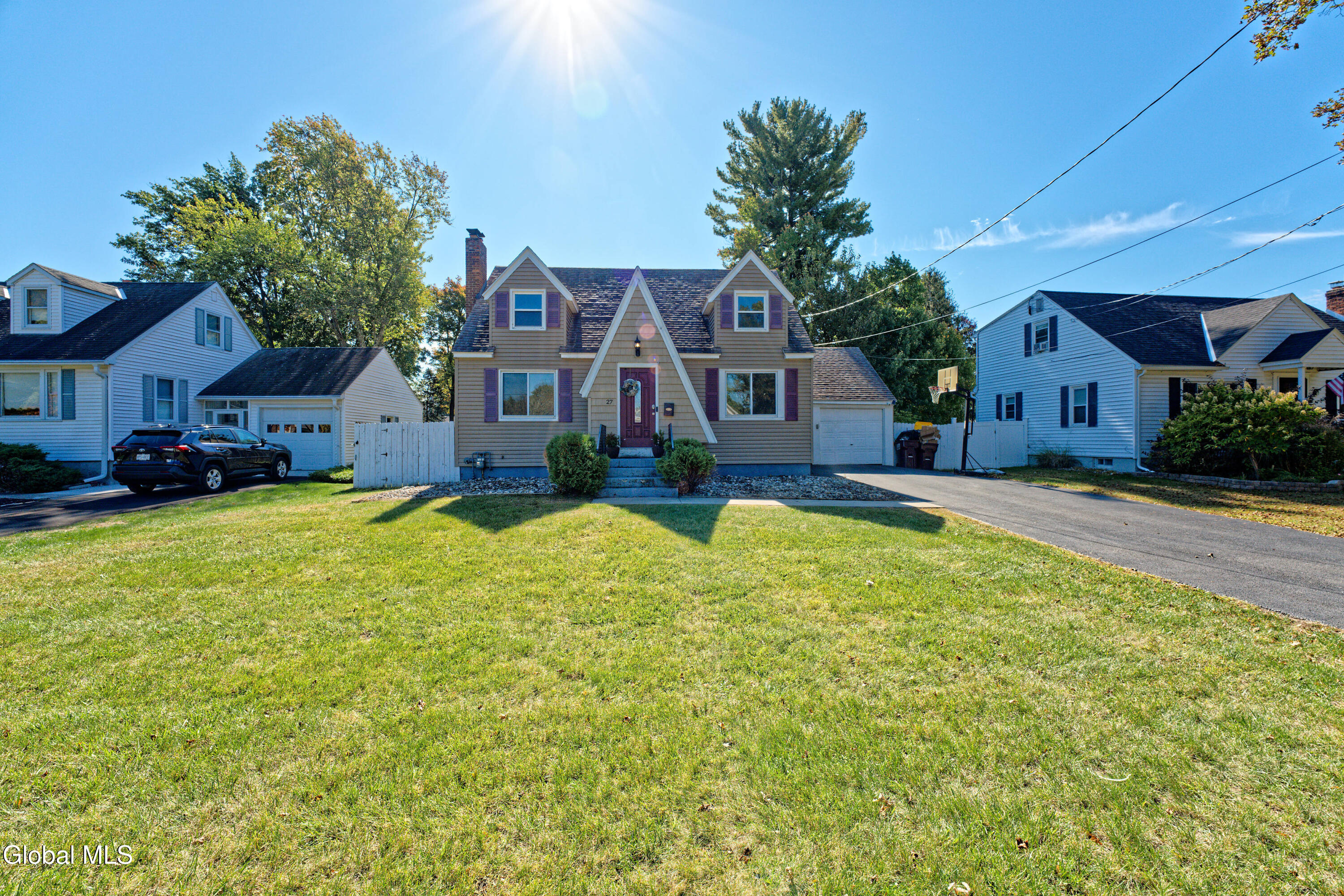 27 Miles Standish Road Rotterdam, NY 12306 - Photo 2 of 24 0 Front 1