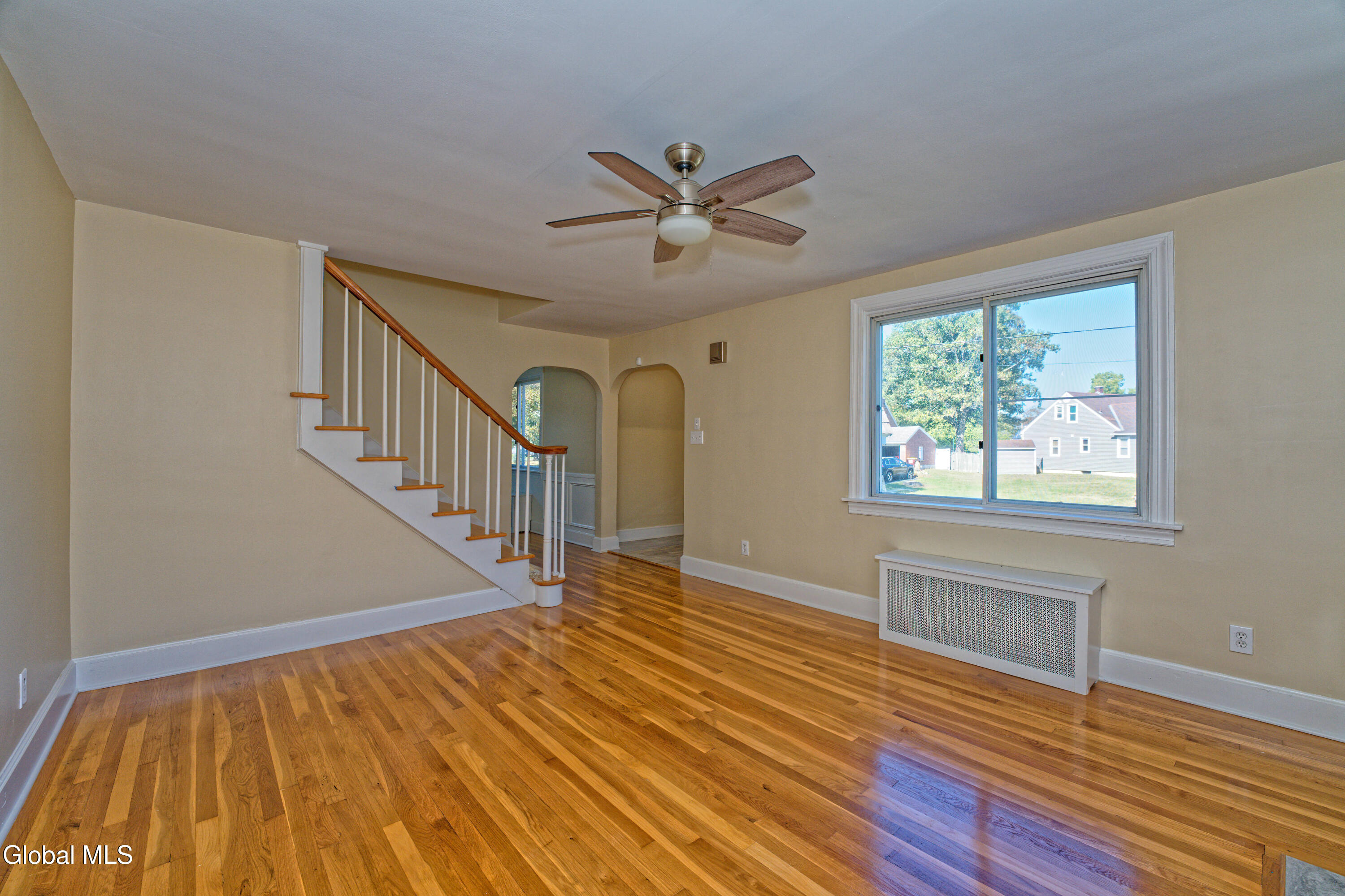 27 Miles Standish Road Rotterdam, NY 12306 - Photo 6 of 24 2 Livingroom 3